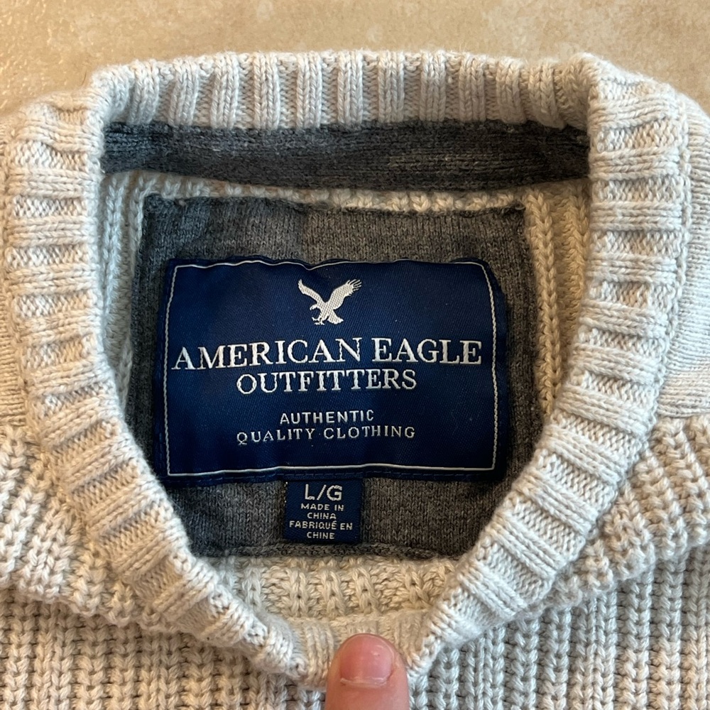 Men's American Eagle Knit Sweater Size Large (fits more like a Medium) - Picture 3 of 3